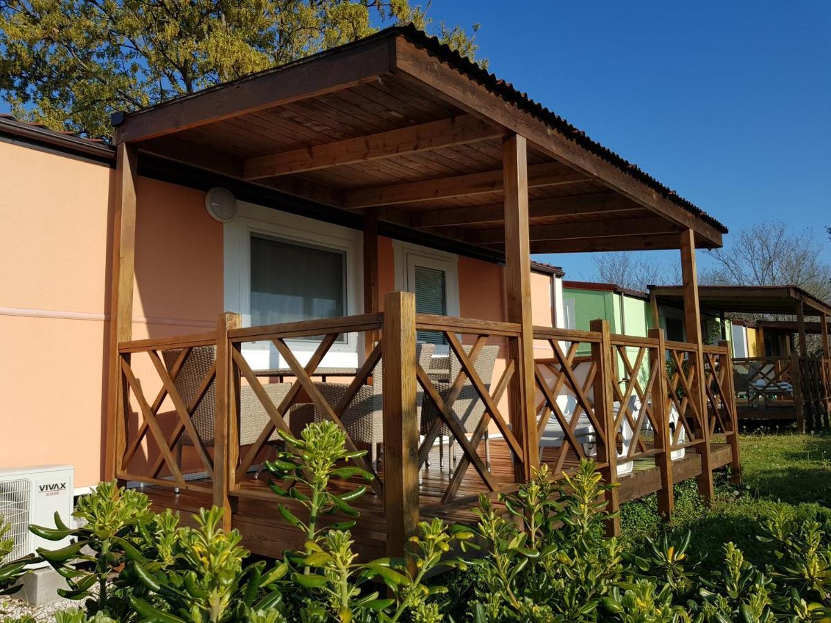 Naturist Mobile Homes Eden In Fkk Ulika Poreč Exteriör bild