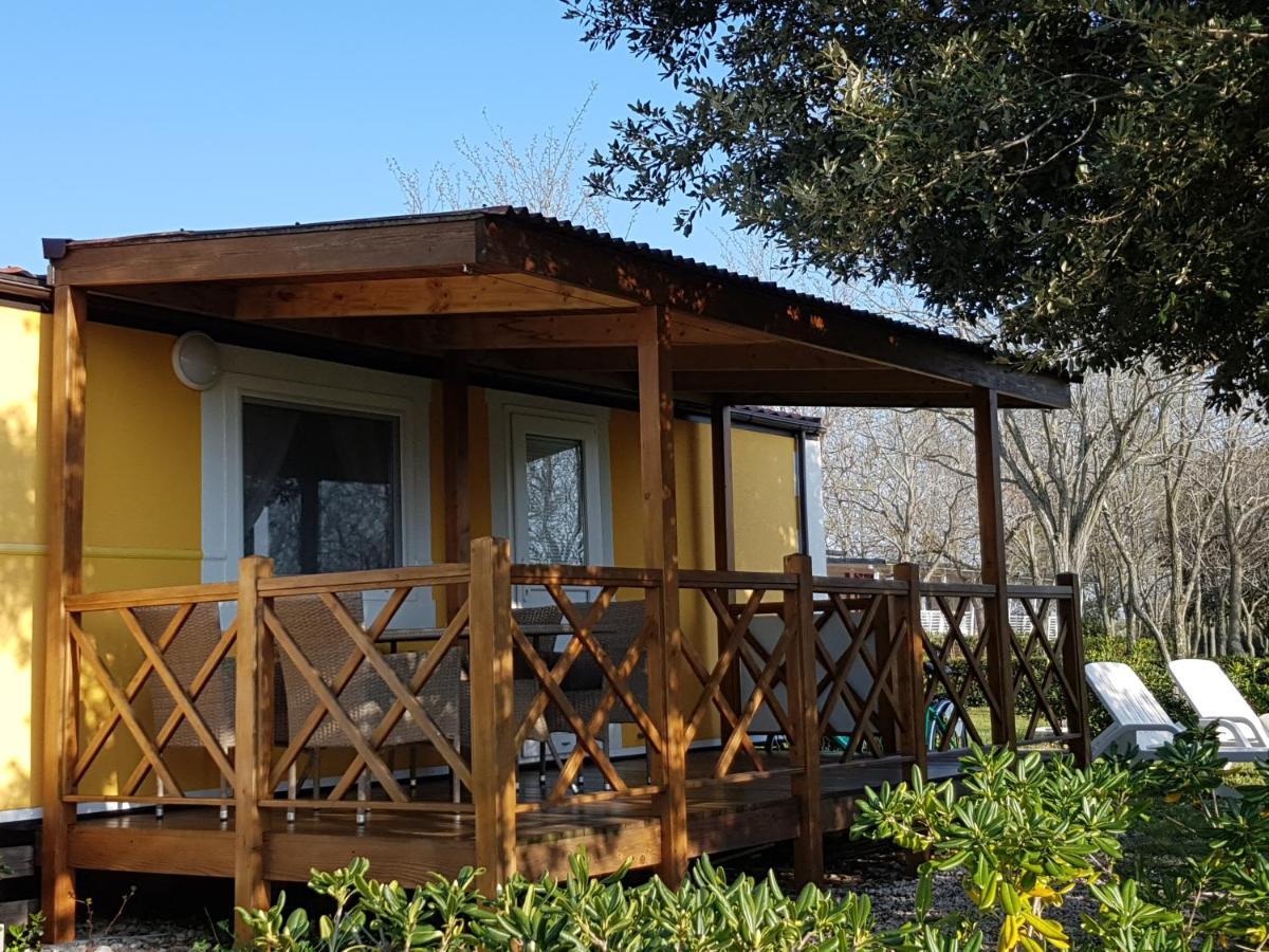 Naturist Mobile Homes Eden In Fkk Ulika Poreč Exteriör bild