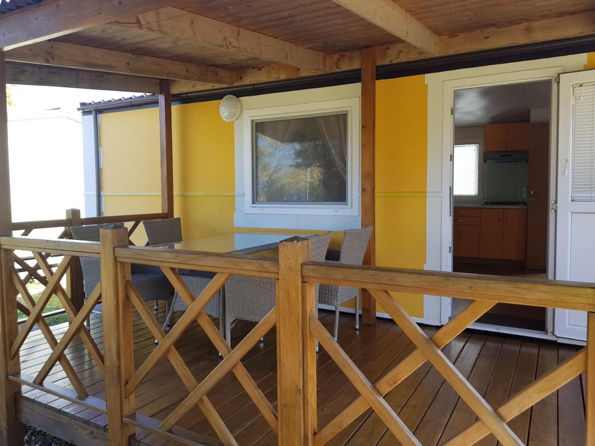 Naturist Mobile Homes Eden In Fkk Ulika Poreč Exteriör bild